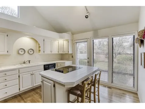 7325 SW Lakeside Drive Wilsonville OR 97070