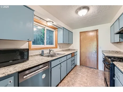 121 SE 34th Circle Troutdale OR 97060