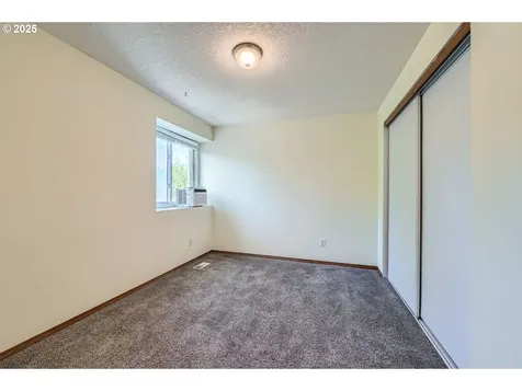 121 SE 34th Circle Troutdale OR 97060