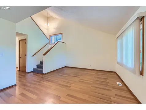121 SE 34th Circle Troutdale OR 97060