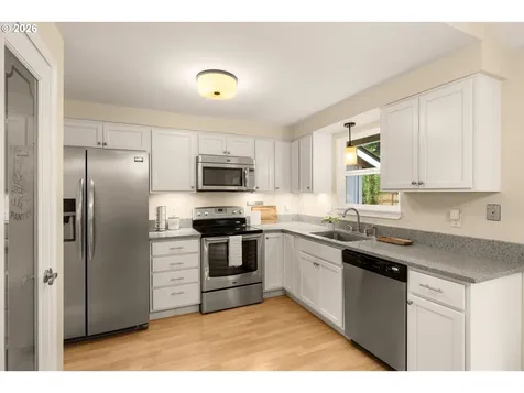 8332 SW Davies Court Portland OR 97223
