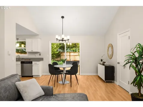 8332 SW Davies Court Portland OR 97223