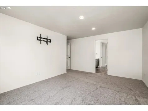 1051 S 54th Street Springfield OR 97478