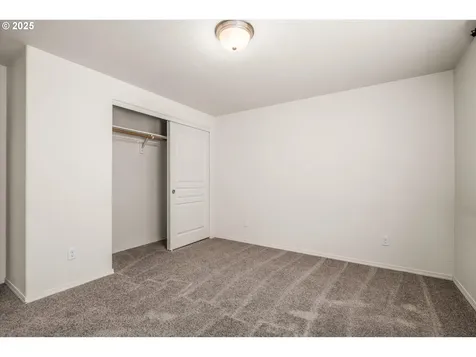 1051 S 54th Street Springfield OR 97478