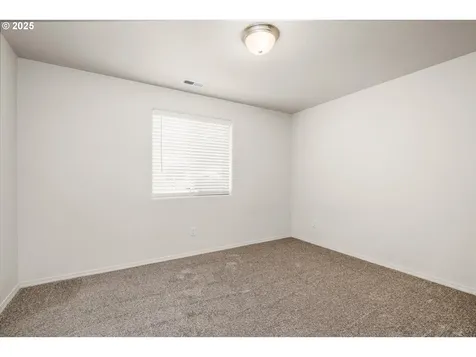 1051 S 54th Street Springfield OR 97478