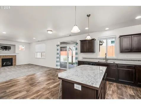 1051 S 54th Street Springfield OR 97478