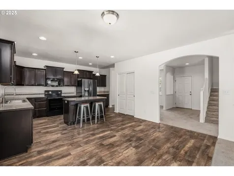 1051 S 54th Street Springfield OR 97478
