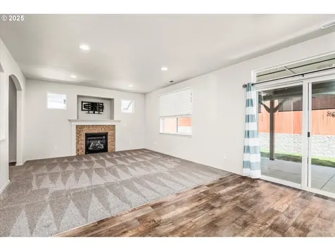1051 S 54th Street Springfield OR 97478