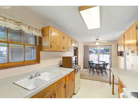 19748 NE Everett Lane Portland OR 97230