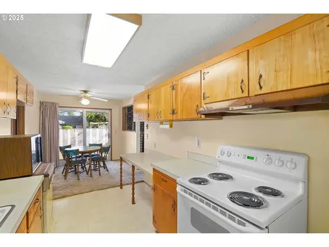 19748 NE Everett Lane Portland OR 97230