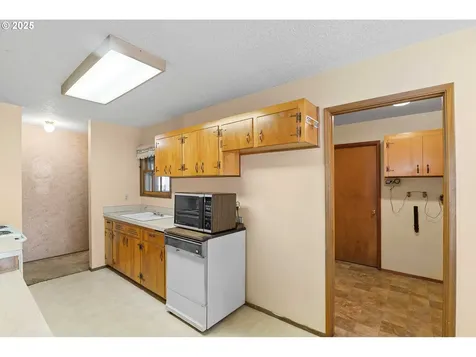 19748 NE Everett Lane Portland OR 97230