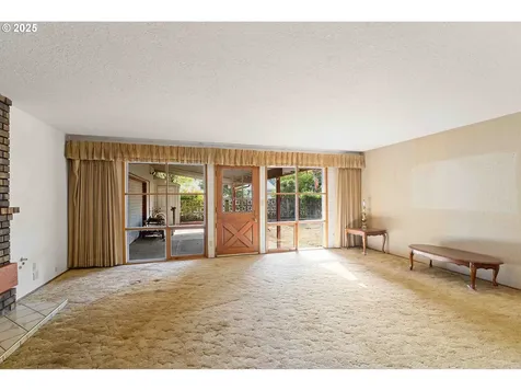 19748 NE Everett Lane Portland OR 97230