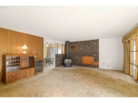 19748 NE Everett Lane Portland OR 97230