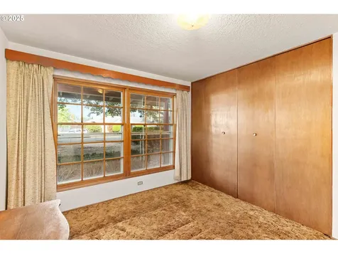 19748 NE Everett Lane Portland OR 97230