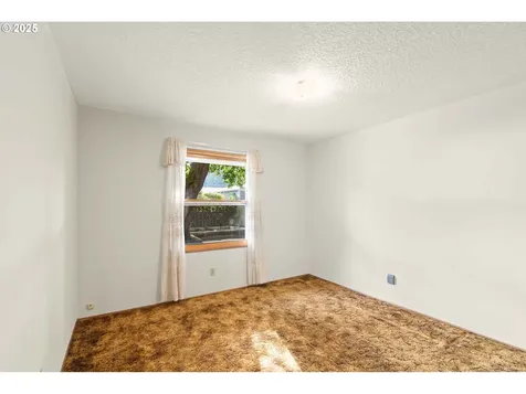 19748 NE Everett Lane Portland OR 97230