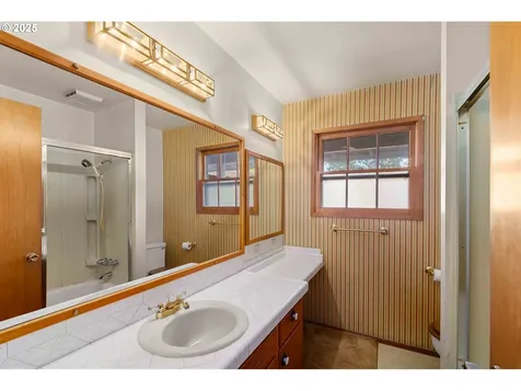 19748 NE Everett Lane Portland OR 97230