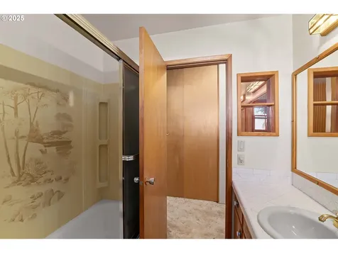 19748 NE Everett Lane Portland OR 97230