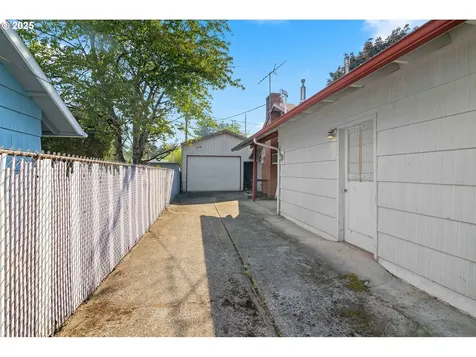 19748 NE Everett Lane Portland OR 97230