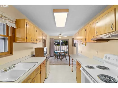 19748 NE Everett Lane Portland OR 97230