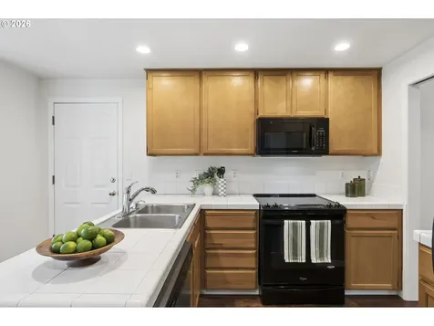 7137 NE Jessup Court Portland OR 97218