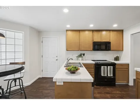 7137 NE Jessup Court Portland OR 97218