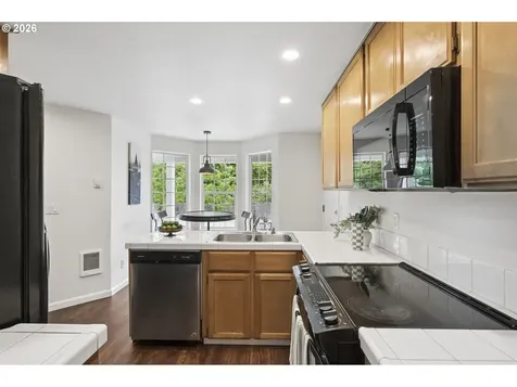 7137 NE Jessup Court Portland OR 97218