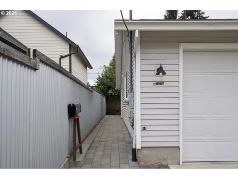 7137 NE Jessup Court Portland OR 97218