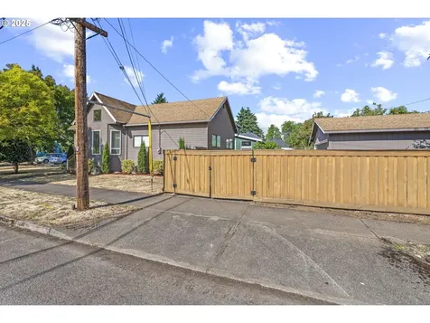 6849 SE Knight Street Portland OR 97206