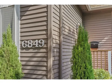 6849 SE Knight Street Portland OR 97206