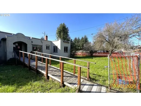 806 Railroad Avenue Myrtle Point OR 97458