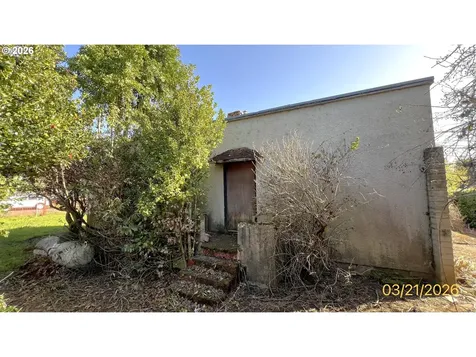 806 Railroad Avenue Myrtle Point OR 97458