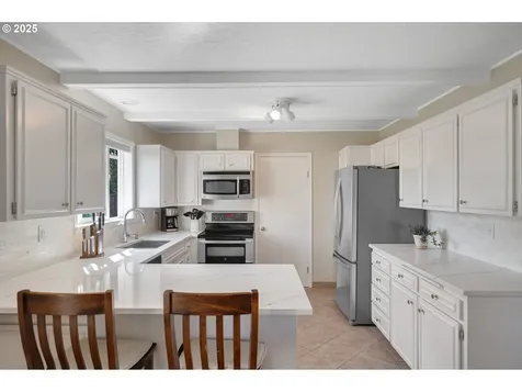 6198 SE Lois Street Hillsboro OR 97123
