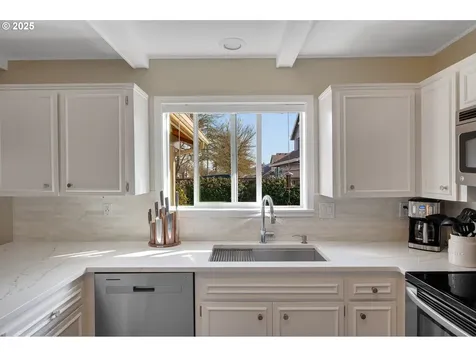6198 SE Lois Street Hillsboro OR 97123