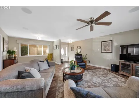 6198 SE Lois Street Hillsboro OR 97123