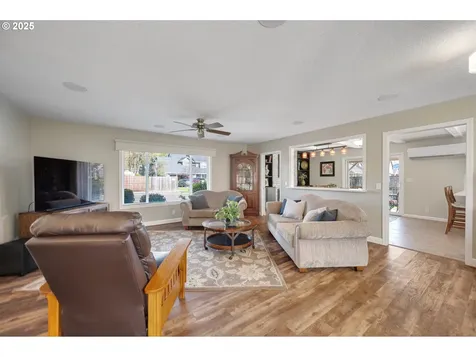 6198 SE Lois Street Hillsboro OR 97123