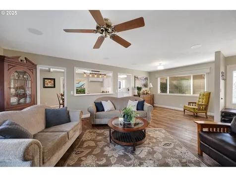 6198 SE Lois Street Hillsboro OR 97123