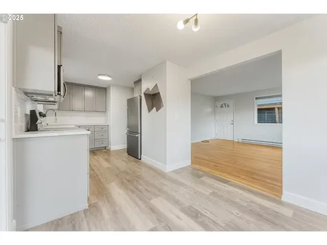 6306 SW 32nd Avenue Portland OR 97239