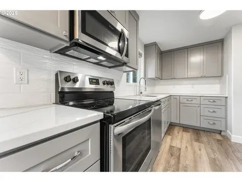 6306 SW 32nd Avenue Portland OR 97239