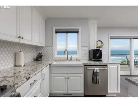 2151 NW Inlet Avenue Lincoln City OR 97367