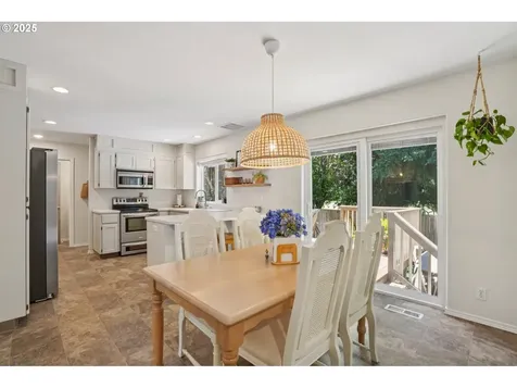 1925 Meadowood Loop Woodland WA 98674