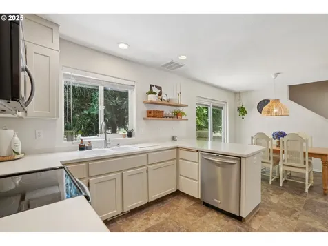 1925 Meadowood Loop Woodland WA 98674