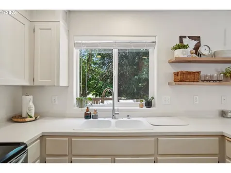 1925 Meadowood Loop Woodland WA 98674