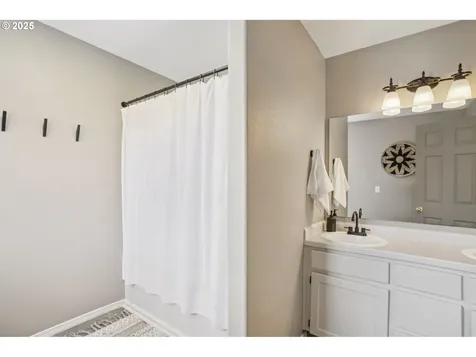 1925 Meadowood Loop Woodland WA 98674
