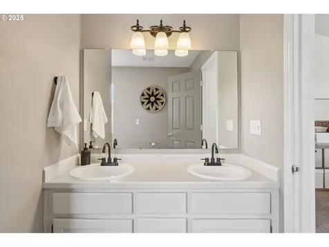 1925 Meadowood Loop Woodland WA 98674