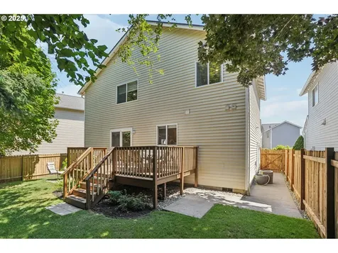 1925 Meadowood Loop Woodland WA 98674