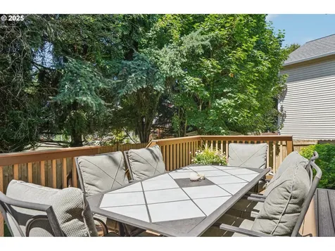1925 Meadowood Loop Woodland WA 98674