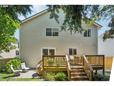 1925 Meadowood Loop Woodland WA 98674