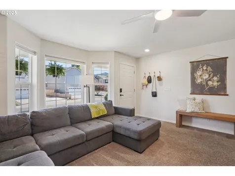 1925 Meadowood Loop Woodland WA 98674