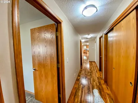 4804 NE 379th Street La Center WA 98629