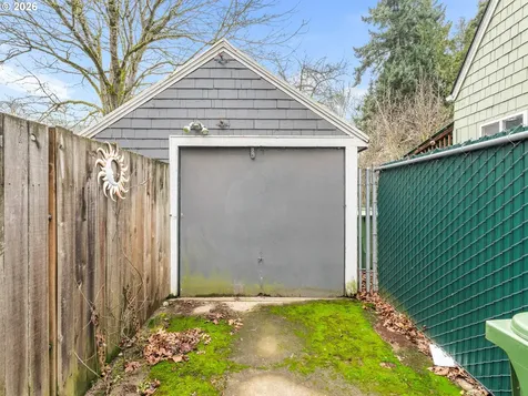 1564 Center Street NE Salem OR 97301